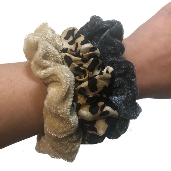 Accessories - 🌟5 for $20🌟 NWOT 3 scrunchies